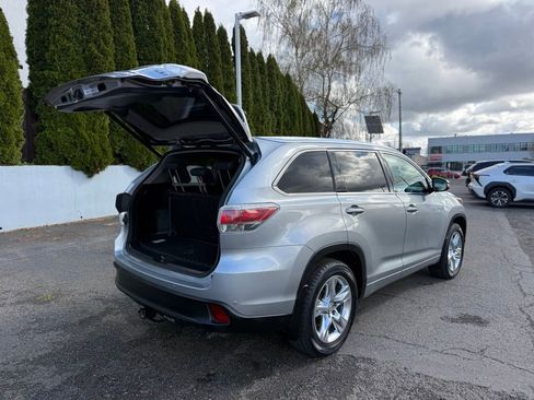 Used 2014 Toyota Highlander Limited w/ Driver Technology Package image 10