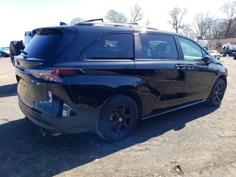 Used 2025 Toyota Sienna XLE Woodland Edition image 5