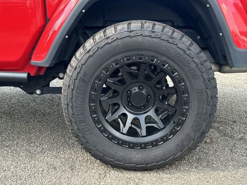 Used 2022 Jeep Gladiator Sport image 20