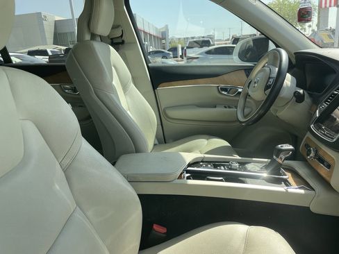 Used 2021 Volvo XC90 T6 Momentum w/ Protection Package Premier image 13