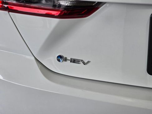 Used 2025 Toyota Camry SE image 13