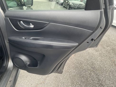 Used 2018 Nissan Rogue SV AWD/4WD image 28