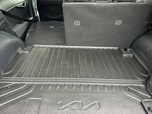 Certified 2024 Kia Niro SX Touring FWD image 12