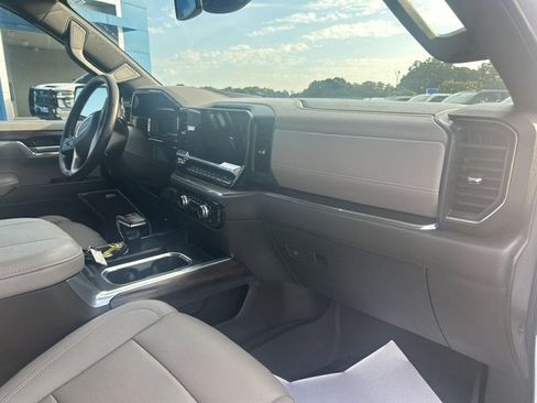 Used 2023 GMC Sierra 1500 SLT w/ SLT Premium Plus Package AWD/4WD image 15