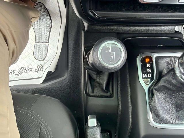 Used 2023 Jeep Gladiator Sport AWD/4WD image 16