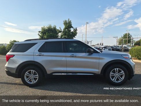 Used 2021 Ford Explorer XLT RWD image 4