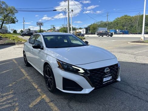 Certified 2025 Nissan Altima 2.5 SR FWD image 2