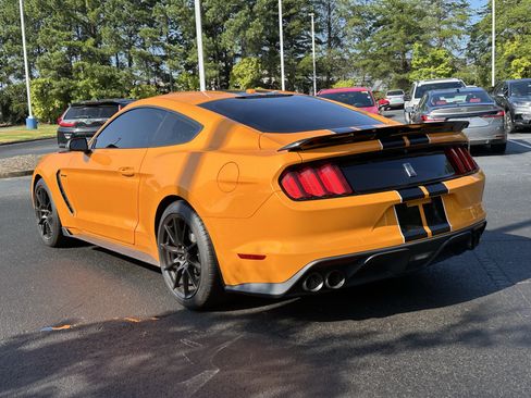 Used 2018 Ford Mustang Shelby GT350 w/ Convenience Package RWD image 11