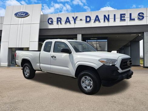 Used 2020 Toyota Tacoma SR image 1
