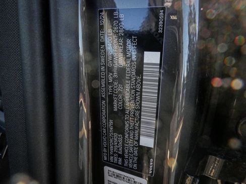 Used 2025 Volvo XC60 B5 Plus image 35