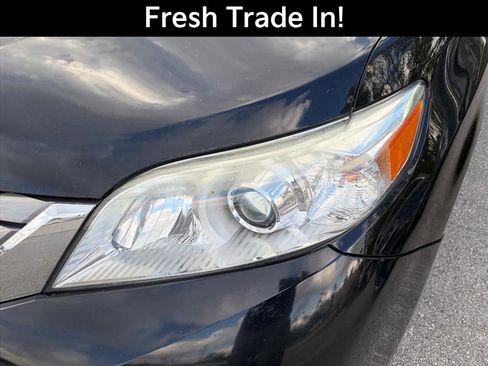 Used 2015 Toyota Sienna XLE Premium image 4