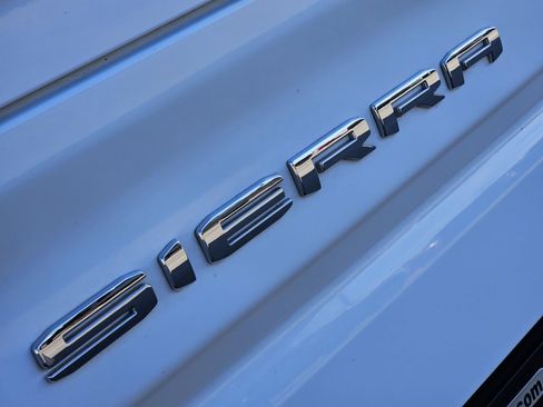 Used 2024 GMC Sierra 1500 SLT image 15