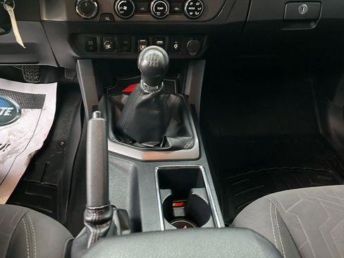 Used 2018 Toyota Tacoma TRD Sport image 20