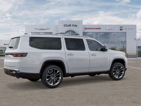 New 2025 Jeep Wagoneer L Series III w/ Premium Group I image 4