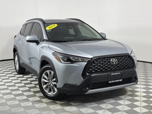 Used 2024 Toyota Corolla Cross LE w/ Moonroof Package FWD image 2
