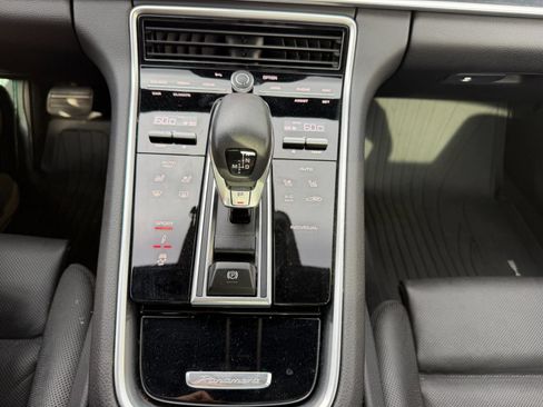 Used 2023 Porsche Panamera image 15