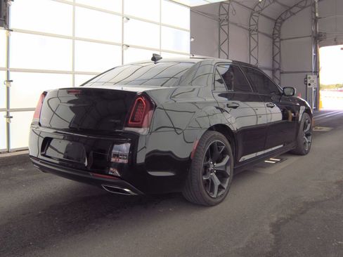 Used 2022 Chrysler 300 Touring w/ Sport Appearance Package RWD image 6