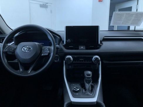 Used 2025 Toyota RAV4 XLE image 18