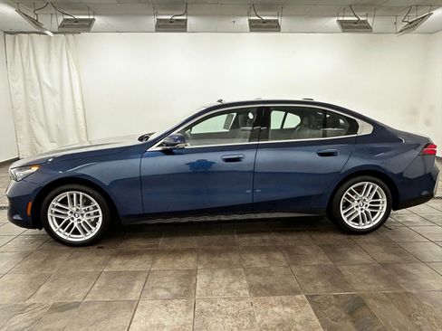 Used 2025 BMW 530i xDrive w/ Premium Package AWD/4WD image 2
