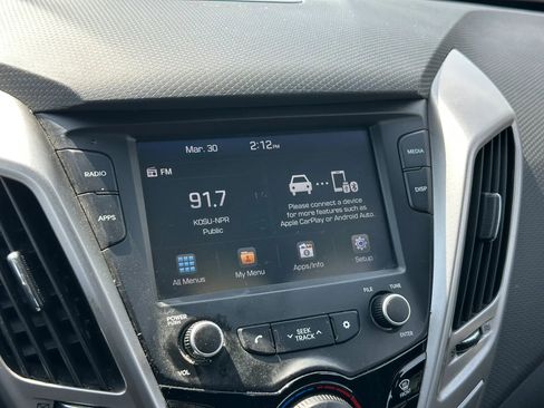 Used 2017 Hyundai Veloster image 24