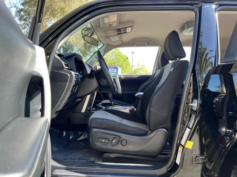 Used 2014 Toyota 4Runner SR5 image 28