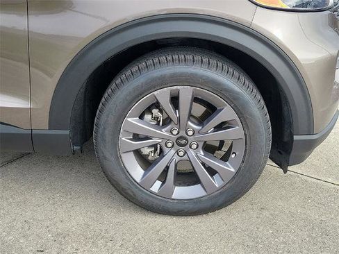 Certified 2021 Ford Explorer XLT w/ Equipment Group 202A image 6