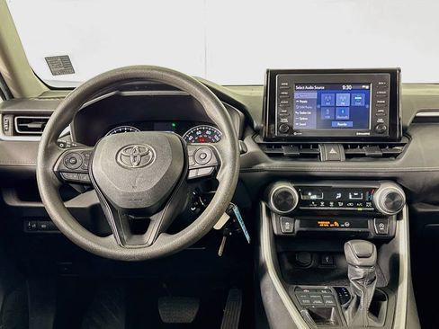 Used 2022 Toyota RAV4 LE AWD/4WD image 11