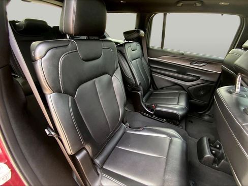 Used 2024 Jeep Grand Cherokee L Limited w/ Luxury Tech Group II AWD/4WD image 19