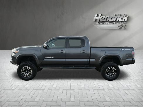 Used 2022 Toyota Tacoma TRD Sport w/ Technology Package image 9