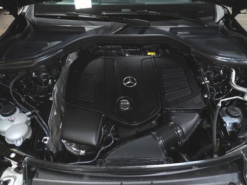 Used 2024 Mercedes-Benz GLC 300 4MATIC image 11