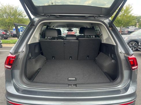 Used 2024 Volkswagen Tiguan SE AWD/4WD image 15
