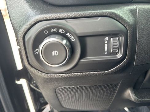 Used 2023 Jeep Wrangler Sahara image 37