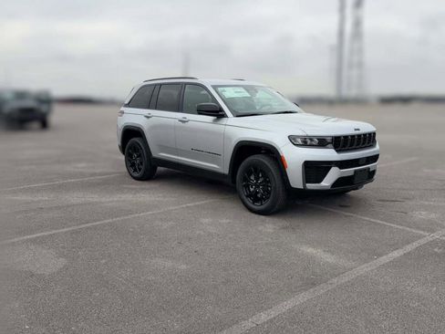 New 2026 Jeep Grand Cherokee Altitude image 16