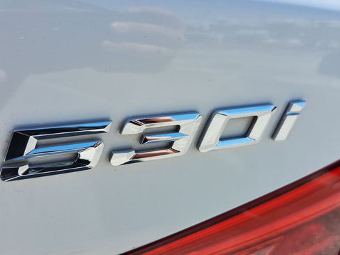 Used 2018 BMW 530i xDrive image 18