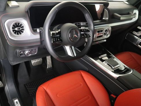 Used 2025 Mercedes-Benz G 550 image 9