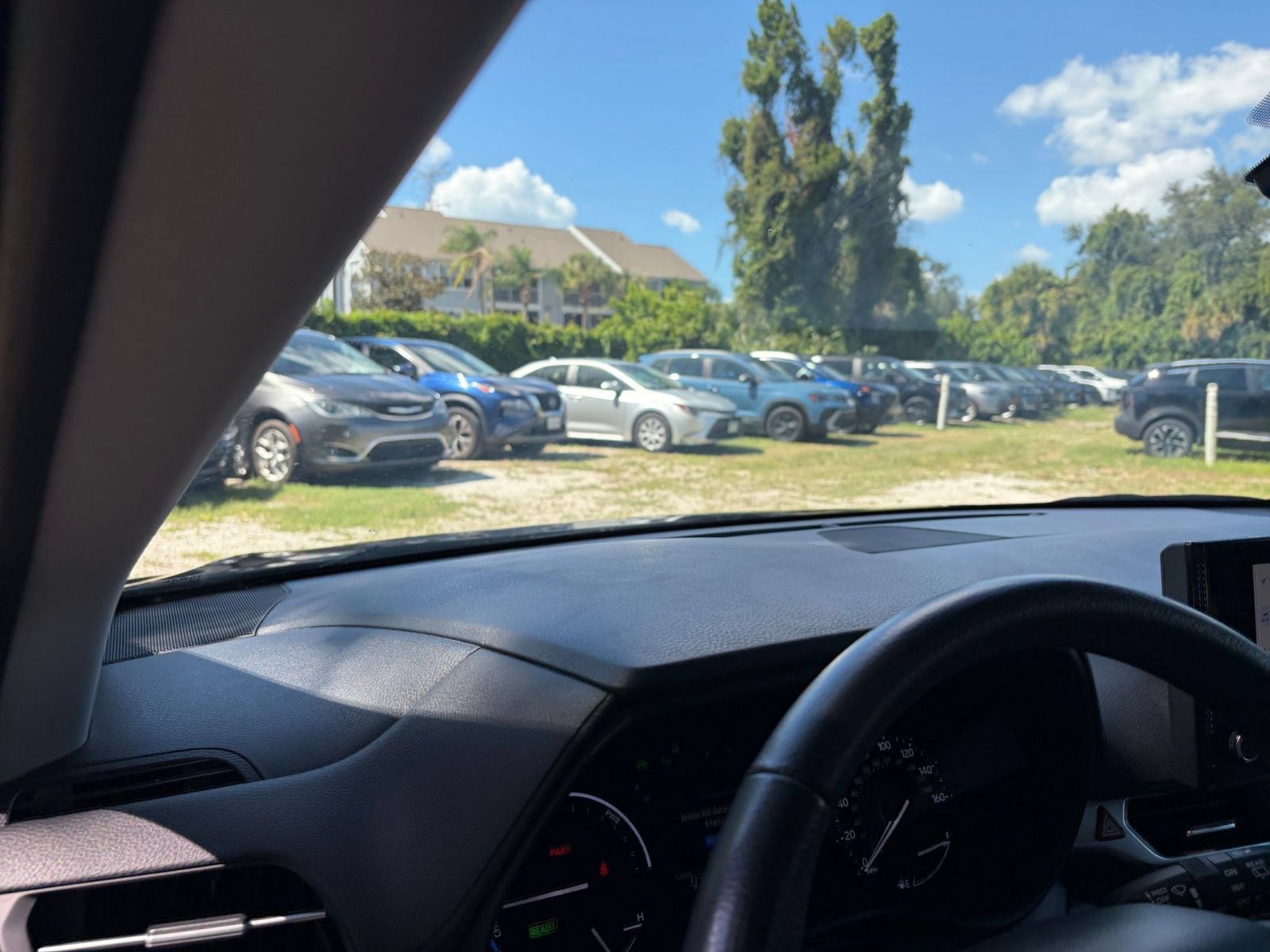 Used 2025 Toyota Sienna XLE FWD image 36