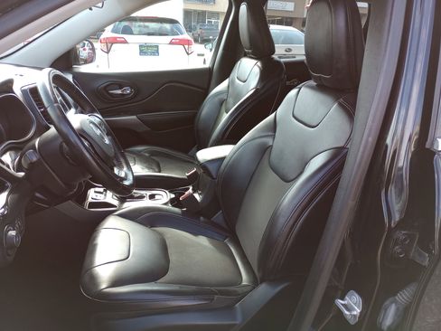 Used 2019 Jeep Cherokee Latitude Plus image 10