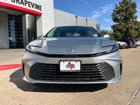 Used 2025 Toyota Camry LE image 4