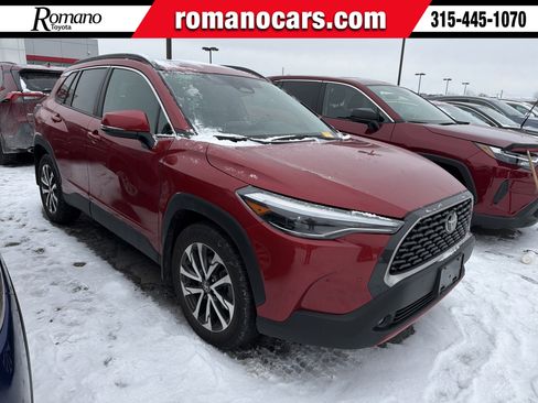 Used 2023 Toyota Corolla Cross XLE image 1
