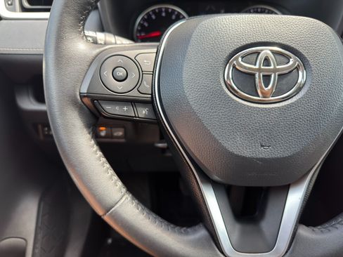 Used 2021 Toyota RAV4 XLE w/ Convenience Package FWD image 20
