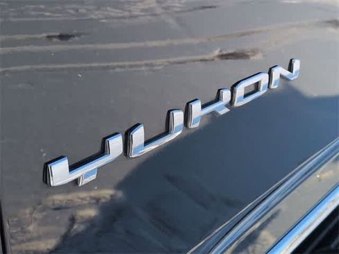 Used 2021 GMC Yukon SLT w/ SLT Luxury Package image 13