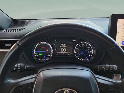 Used 2023 Toyota Venza XLE image 20