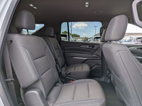 Used 2025 Chevrolet Traverse LT FWD image 30