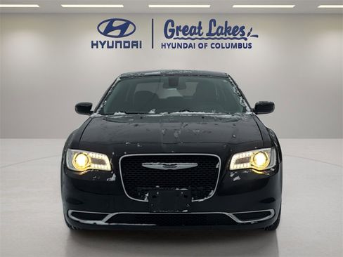 Used 2019 Chrysler 300 Touring L w/ Quick Order Package 22F image 8