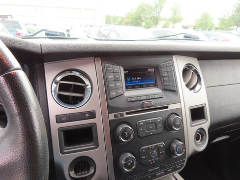 Used 2017 Ford Expedition XLT w/ Equipment Group 201A RWD image 22