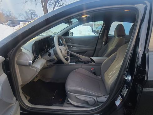 Used 2023 Hyundai Elantra SEL image 11
