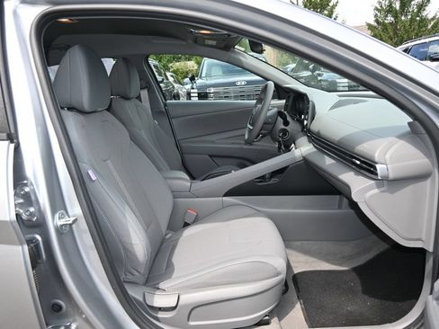 Certified 2021 Hyundai Elantra SE FWD image 11