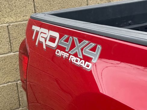 Used 2017 Toyota Tacoma TRD Off-Road w/ Tow Package AWD/4WD image 10