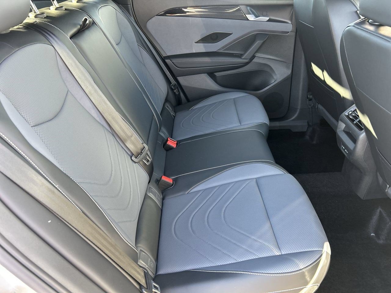 New 2026 Volkswagen Tiguan SE R-Line FWD image 9