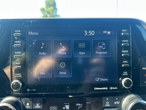 Used 2022 Toyota Highlander XLE AWD/4WD image 17